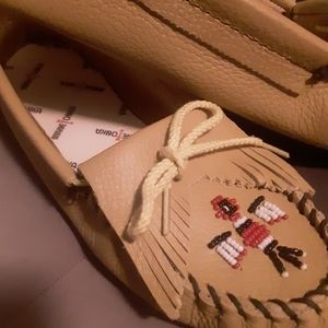 BRAND NEW MINNETONKA MOCCASINS
